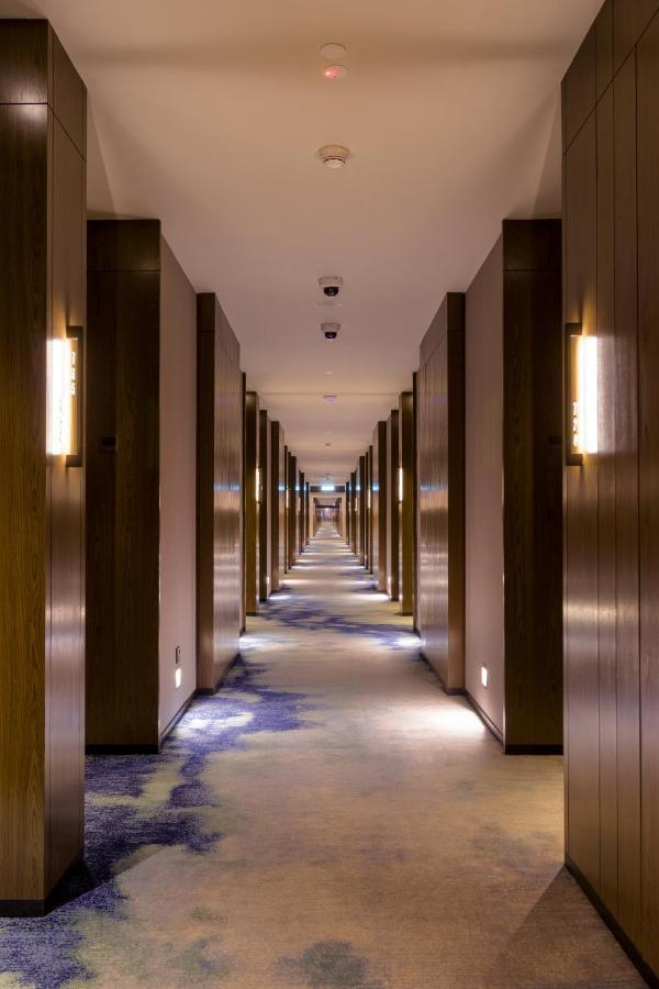 M Resort & Hotel Kuala Lumpur Extérieur photo A corridor at the hotel